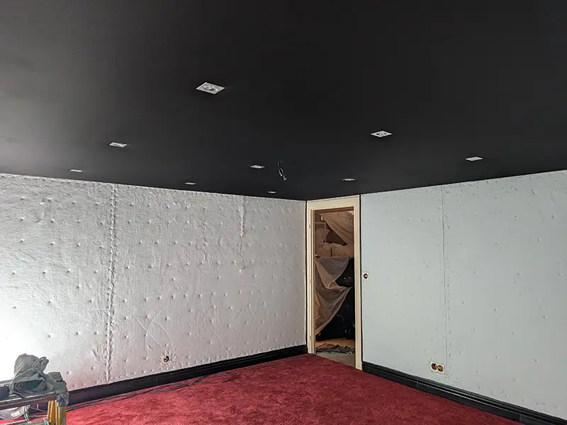 Réalisation plafond tendu acoustique P2M pour un Home Cinema a Grasse