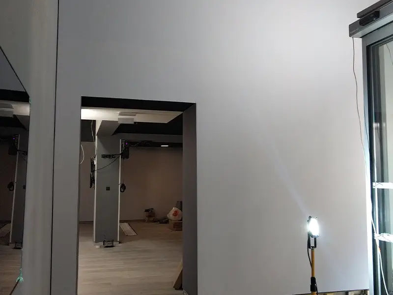 Réalisation mur tendu P2M apres renovation a Toulon