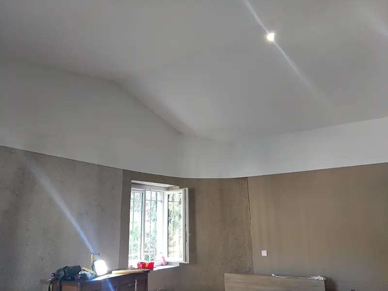 Plafond tendu apres renovation a Nice